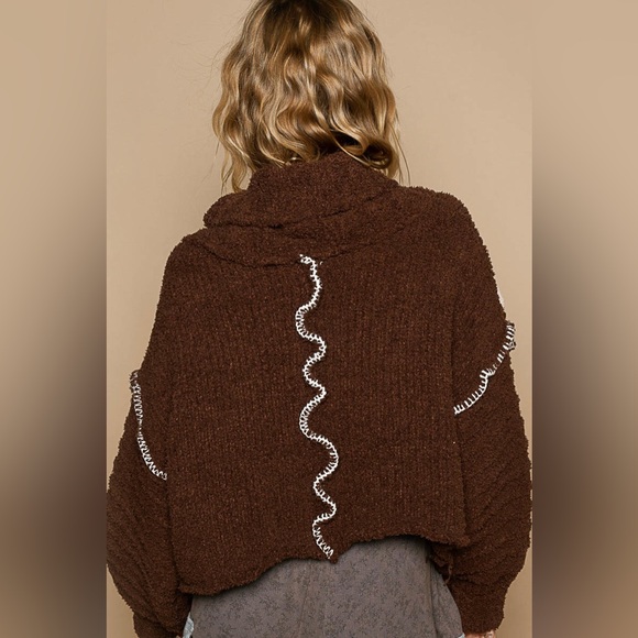 #069 B32 POL Brown sweater with floral patch - Picture 4 of 5